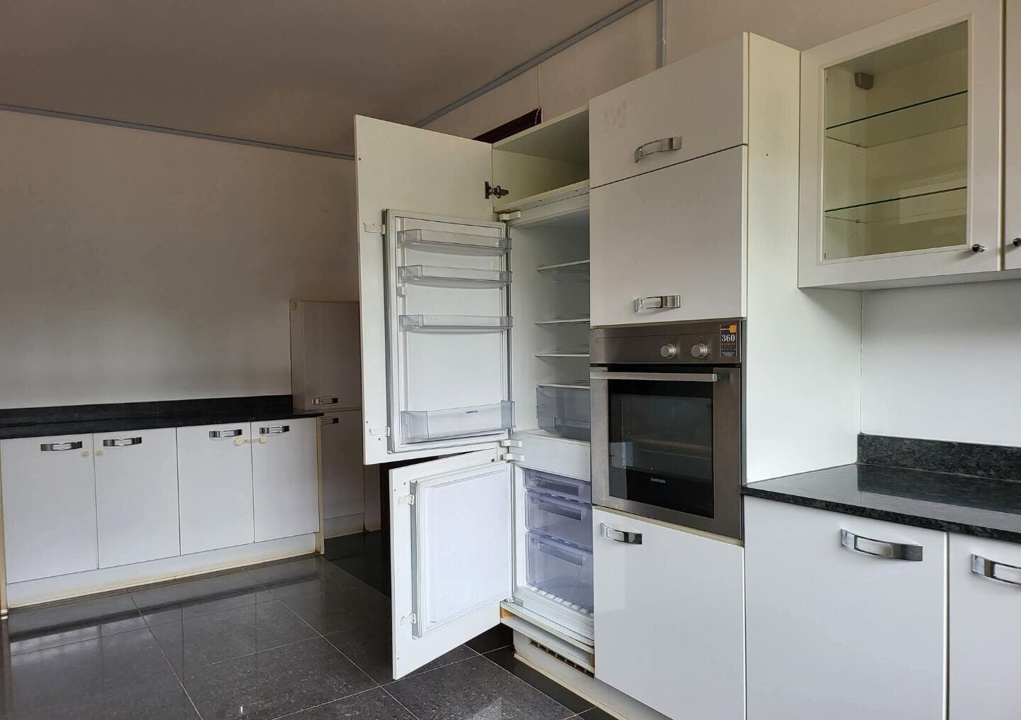 4-Ensuite Townhouse with Private Garden & Pool Access - Nyari