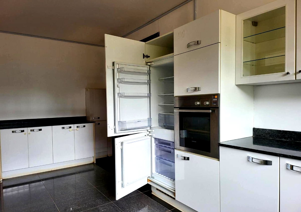 4-Ensuite Townhouse with Private Garden & Pool Access - Nyari