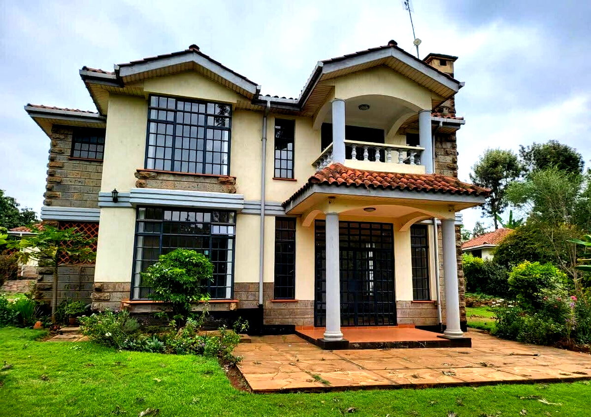 4-Ensuite Townhouse with Private Garden & Pool Access - Nyari