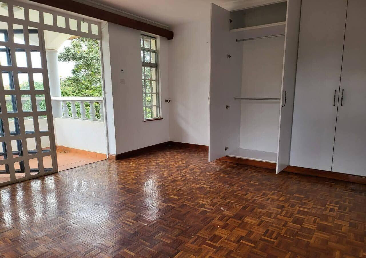 4-Ensuite Townhouse with Private Garden & Pool Access - Nyari