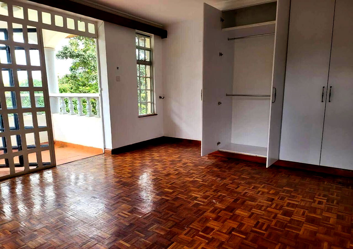 4-Ensuite Townhouse with Private Garden & Pool Access - Nyari