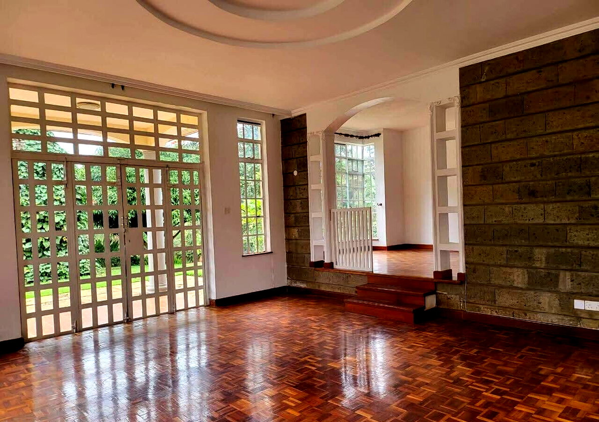 4-Ensuite Townhouse with Private Garden & Pool Access - Nyari