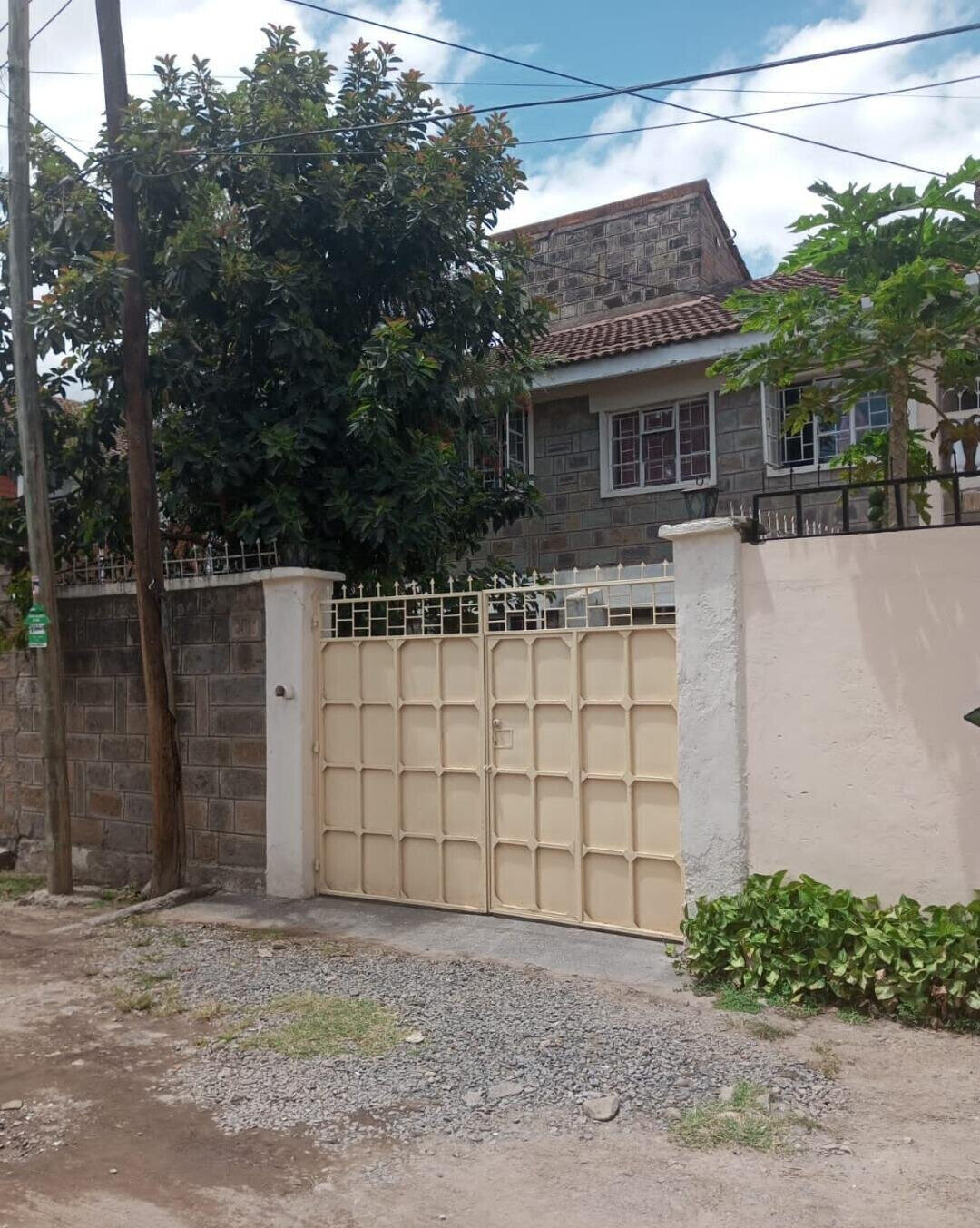 4BR Townhouse with Private Garden & Ample Parking - Greenfields