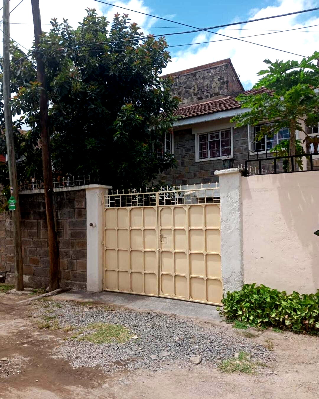 4BR Townhouse with Private Garden & Ample Parking - Greenfields