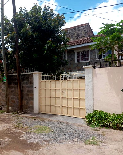 4BR Townhouse with Private Garden & Ample Parking - Greenfields