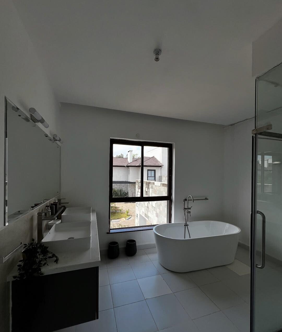 5-Ensuite Townhouse with Ololua Forest Views – Karen
