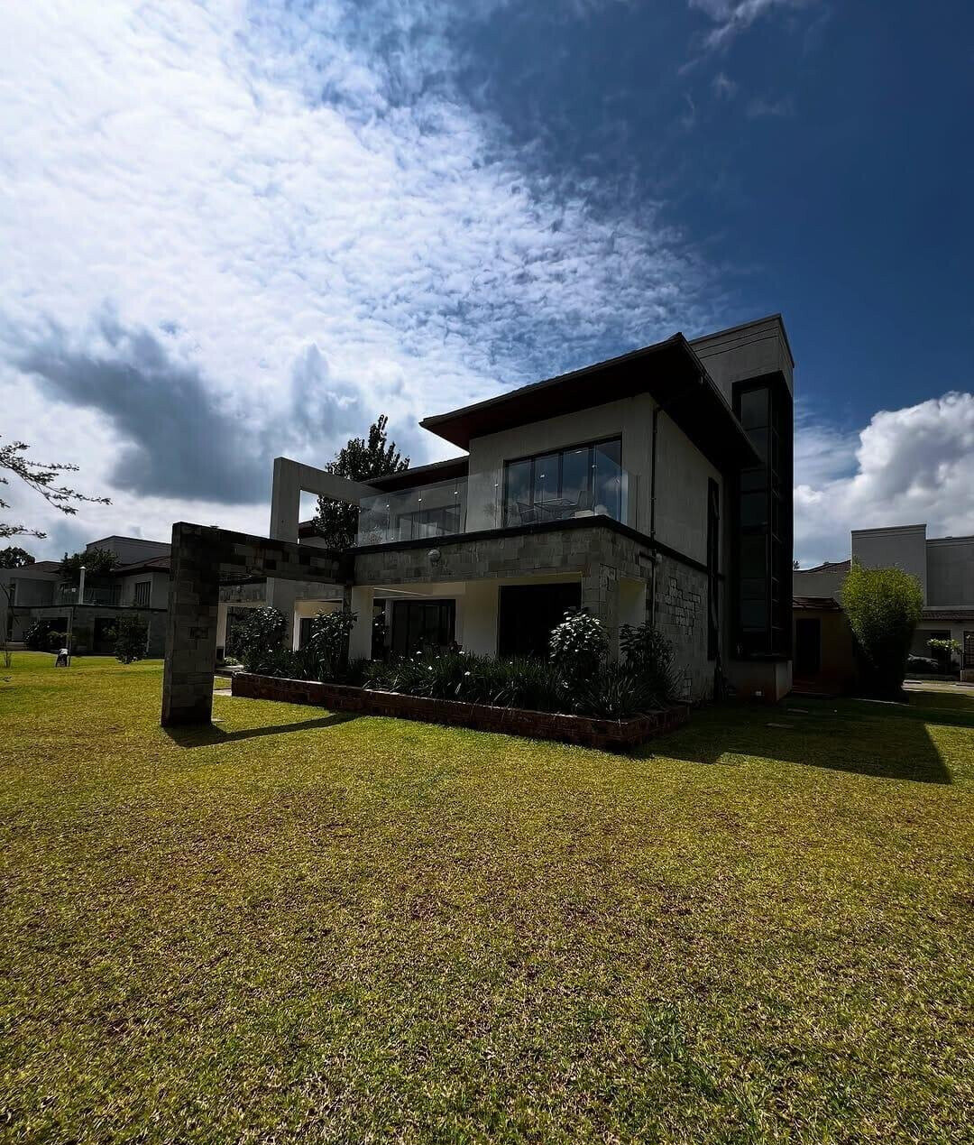 5-Ensuite Townhouse with Ololua Forest Views – Karen