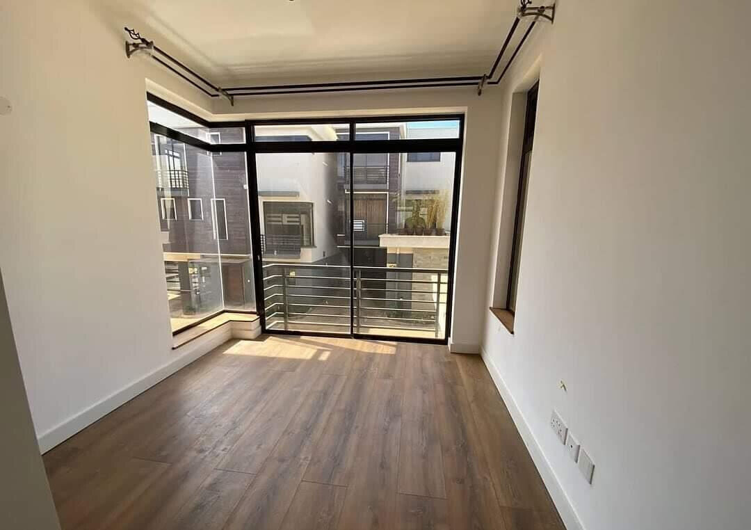 4BR All-Ensuite Townhouse with Sunken Lounge & Pool - Loresho