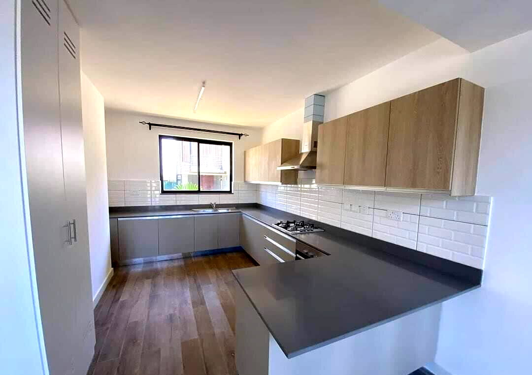 4BR All-Ensuite Townhouse with Sunken Lounge & Pool - Loresho