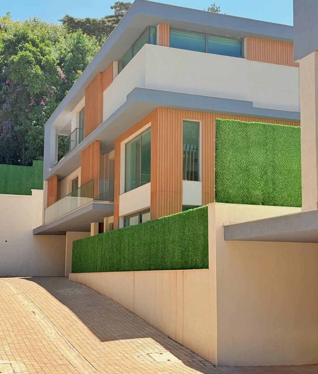 Modern 5-Ensuite Villa with Office & Solar - Lavington