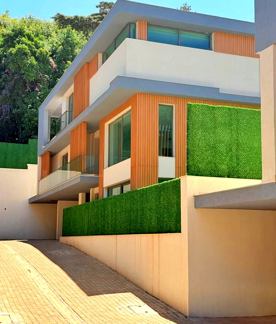Modern 5-Ensuite Villa with Office & Solar - Lavington