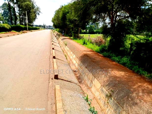1/4 Plot Nakuru Tumsifu Touching Tarmac