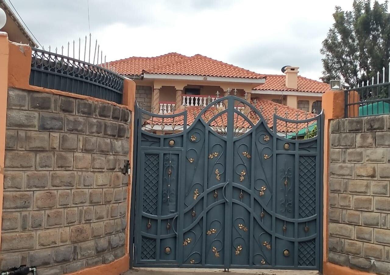 100x100 Townhouse with DSQ & 20,000L Water Reserve - Membley