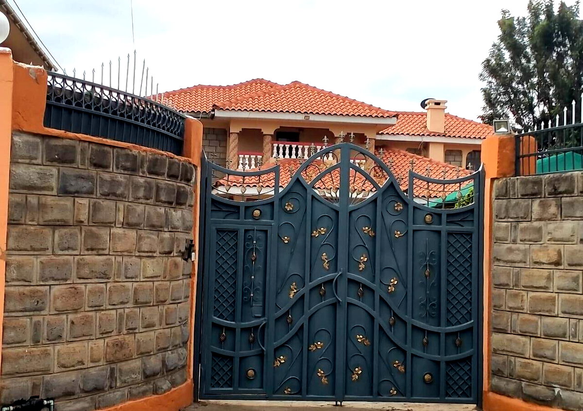 100x100 Townhouse with DSQ & 20,000L Water Reserve - Membley