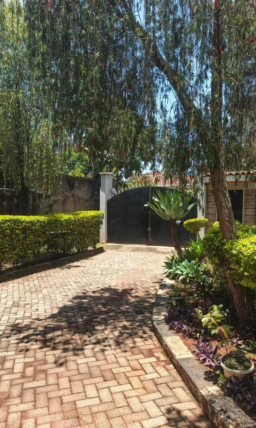 Half Acre 5BR Garden Home at KSh 250K