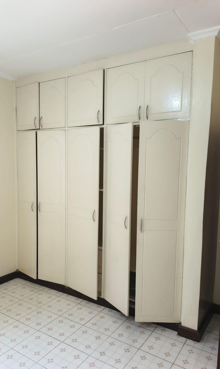 Half Acre 5BR Garden Home at KSh 250K