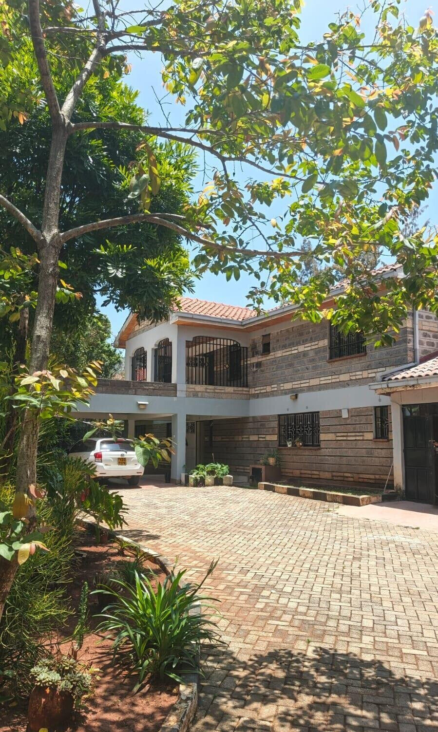 Half Acre 5BR Garden Home at KSh 250K