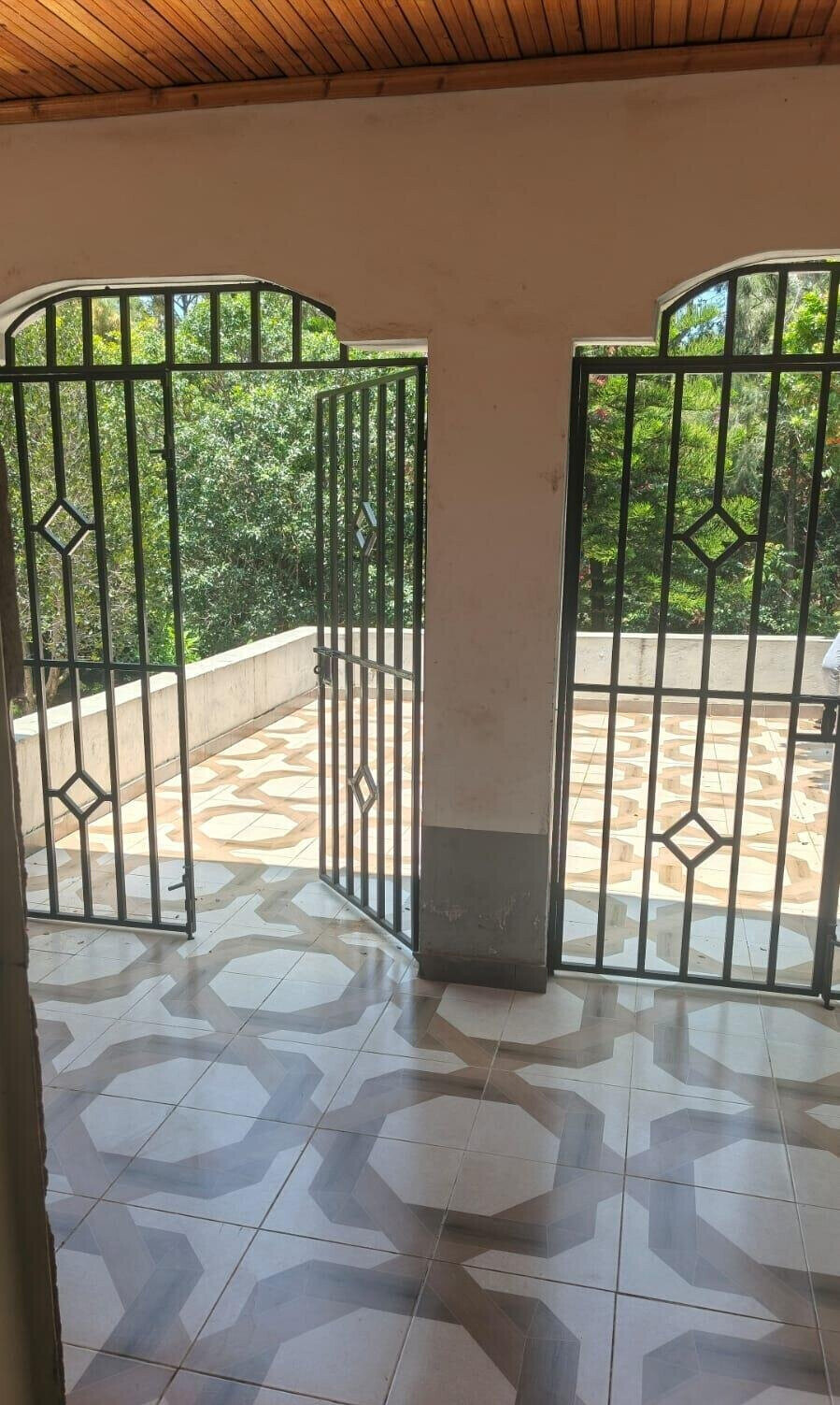 Half Acre 5BR Garden Home at KSh 250K