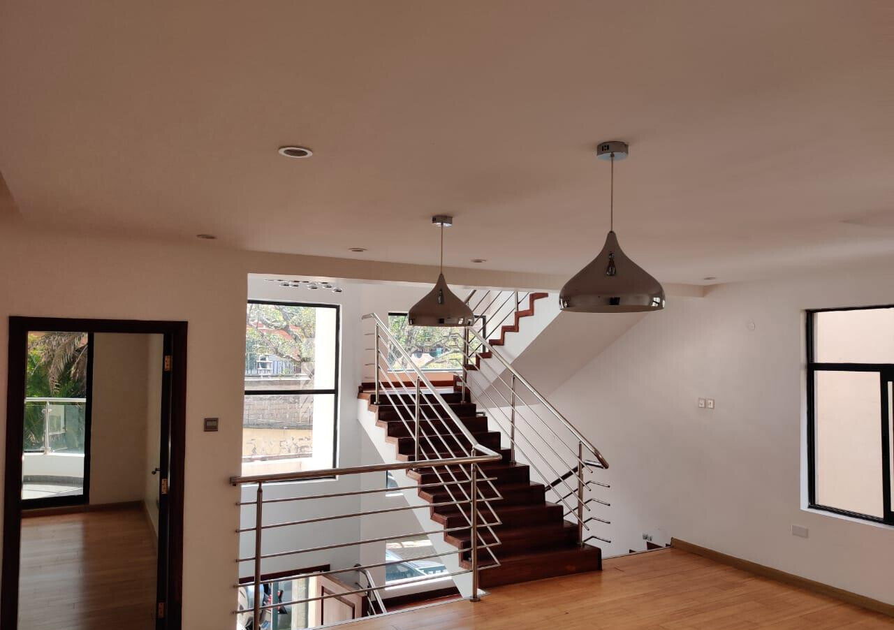 5-Ensuite Townhouse with Sunken Living Room & Home Office - Lavington