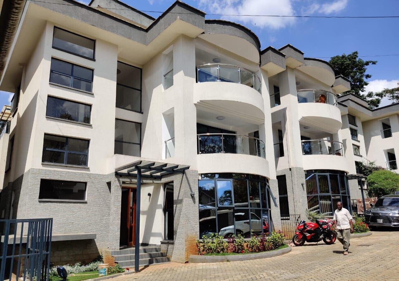 5-Ensuite Townhouse with Sunken Living Room & Home Office - Lavington