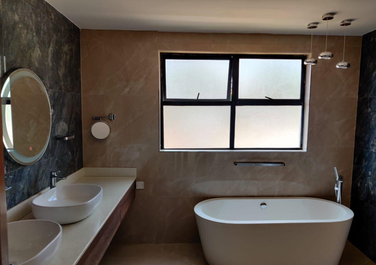 5-Ensuite Townhouse with Sunken Living Room & Home Office - Lavington