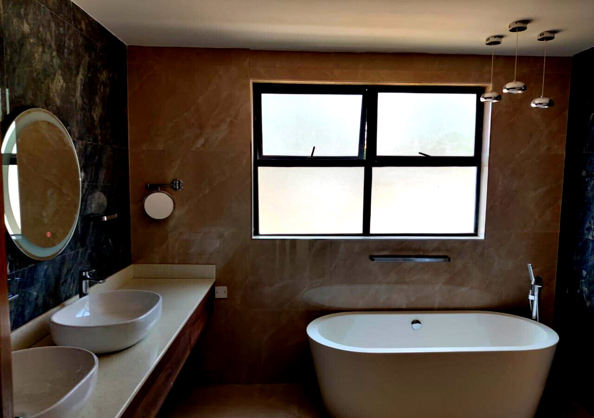 5-Ensuite Townhouse with Sunken Living Room & Home Office - Lavington