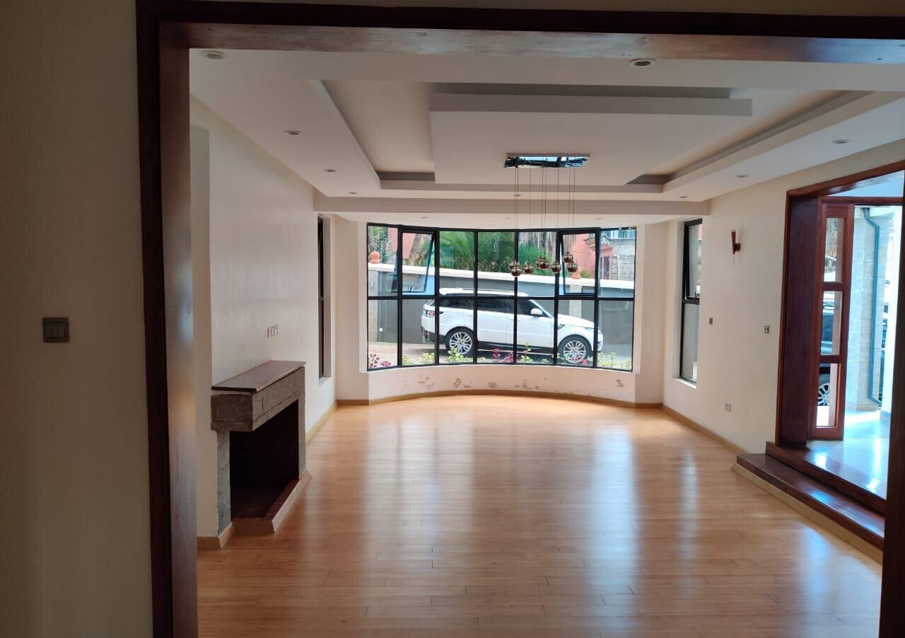 5-Ensuite Townhouse with Sunken Living Room & Home Office - Lavington