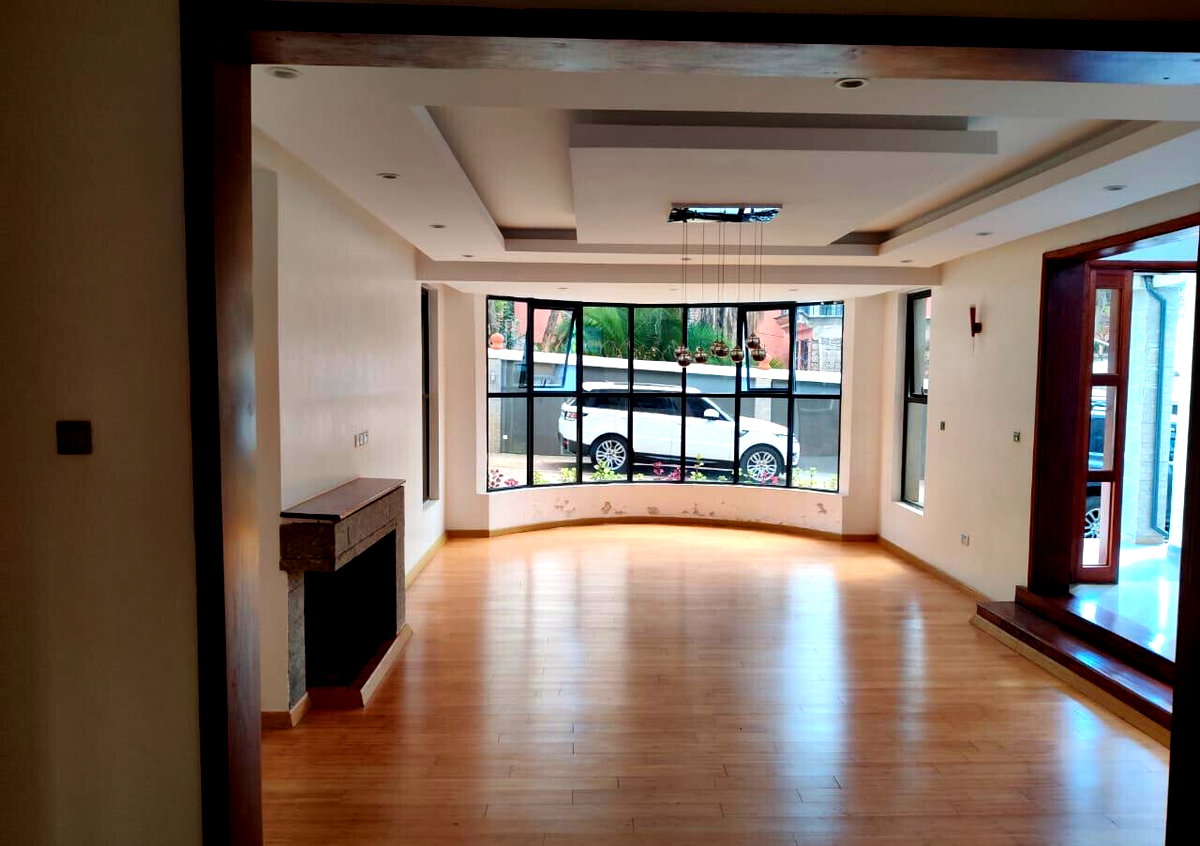 5-Ensuite Townhouse with Sunken Living Room & Home Office - Lavington