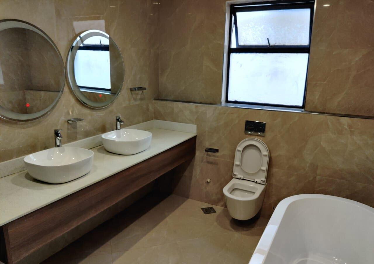 5-Ensuite Townhouse with Sunken Living Room & Home Office - Lavington