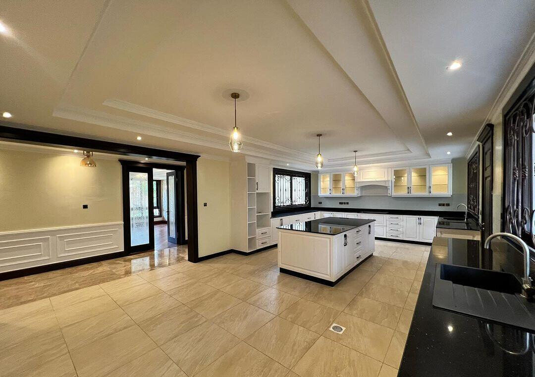 7-Ensuite Villa on Half-Acre with Manicured Garden – Karen