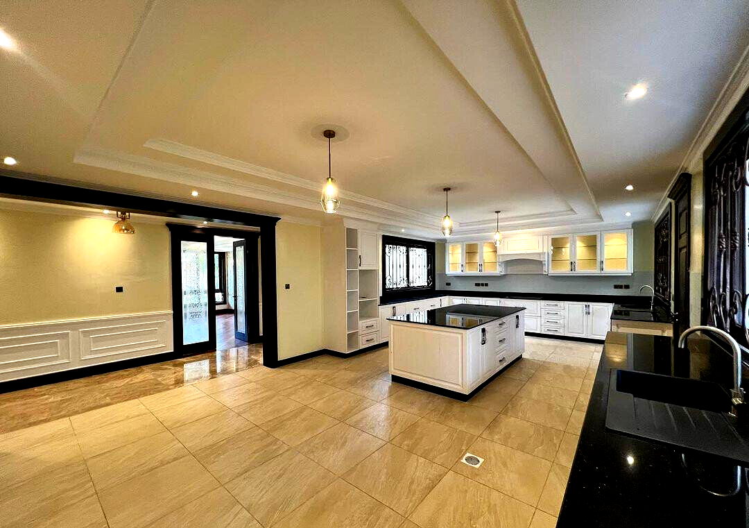 7-Ensuite Villa on Half-Acre with Manicured Garden – Karen