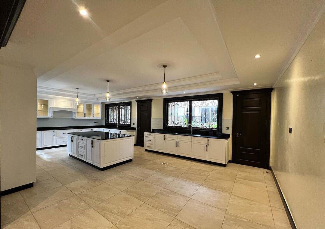 7-Ensuite Villa on Half-Acre with Manicured Garden – Karen