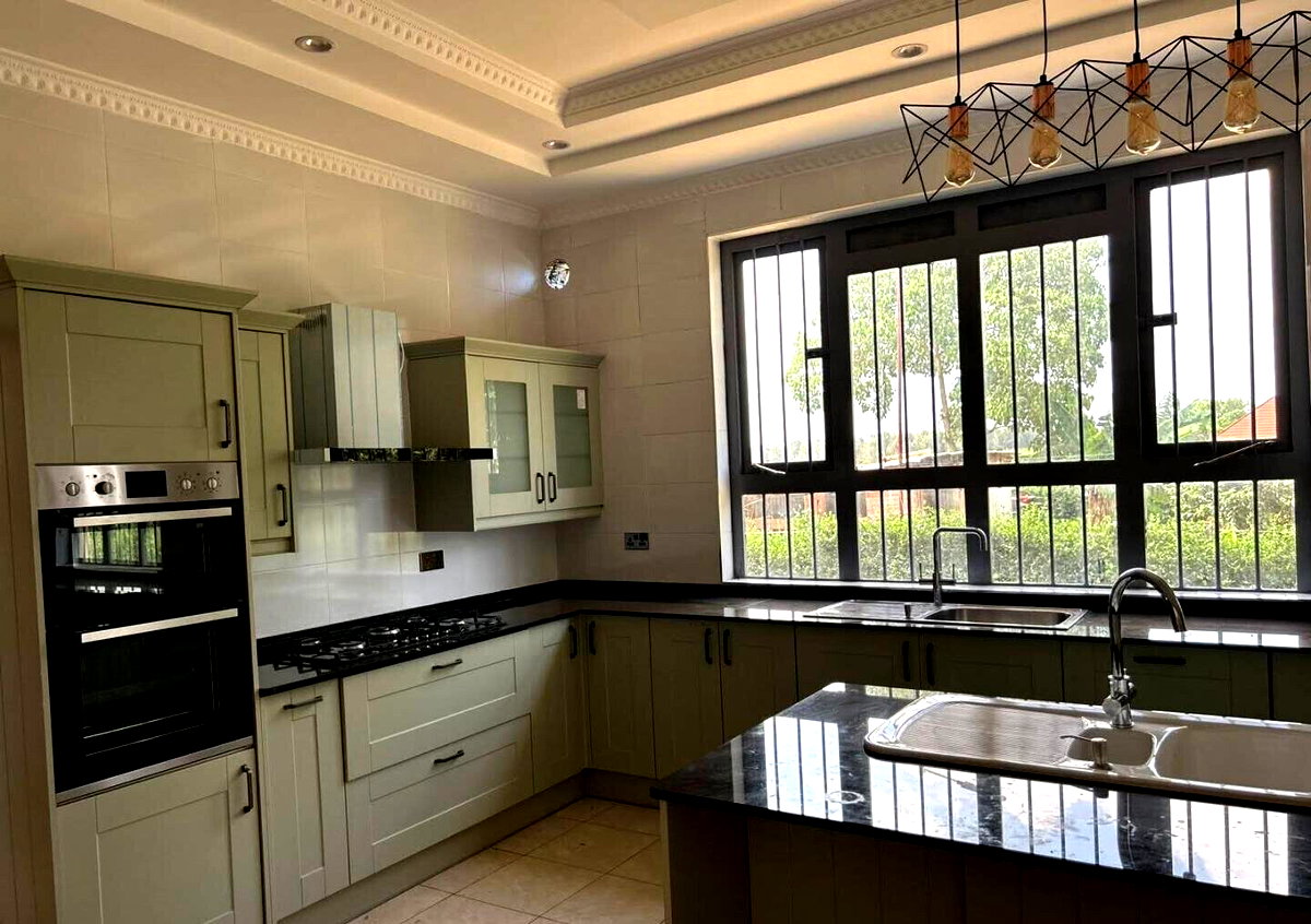 4BR All-Ensuite Townhouse with Guest Wing & Golf - Thika Greens