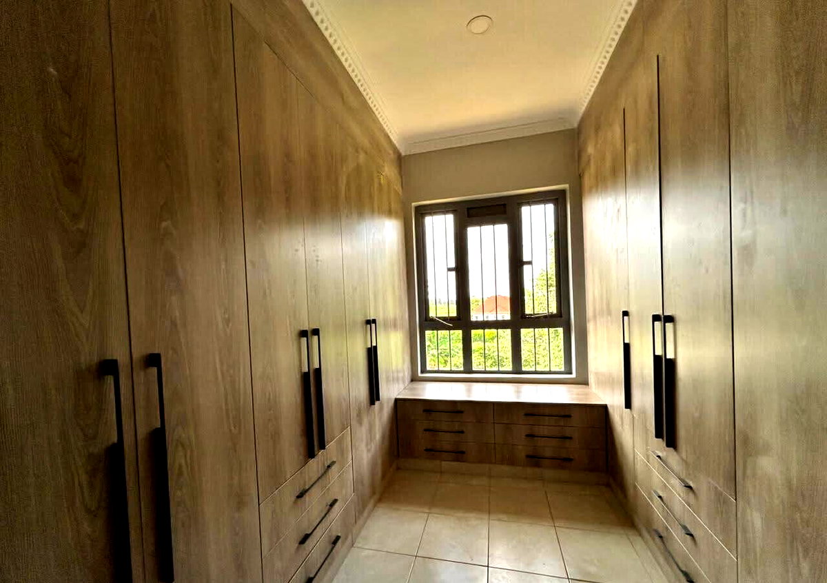 4BR All-Ensuite Townhouse with Guest Wing & Golf - Thika Greens