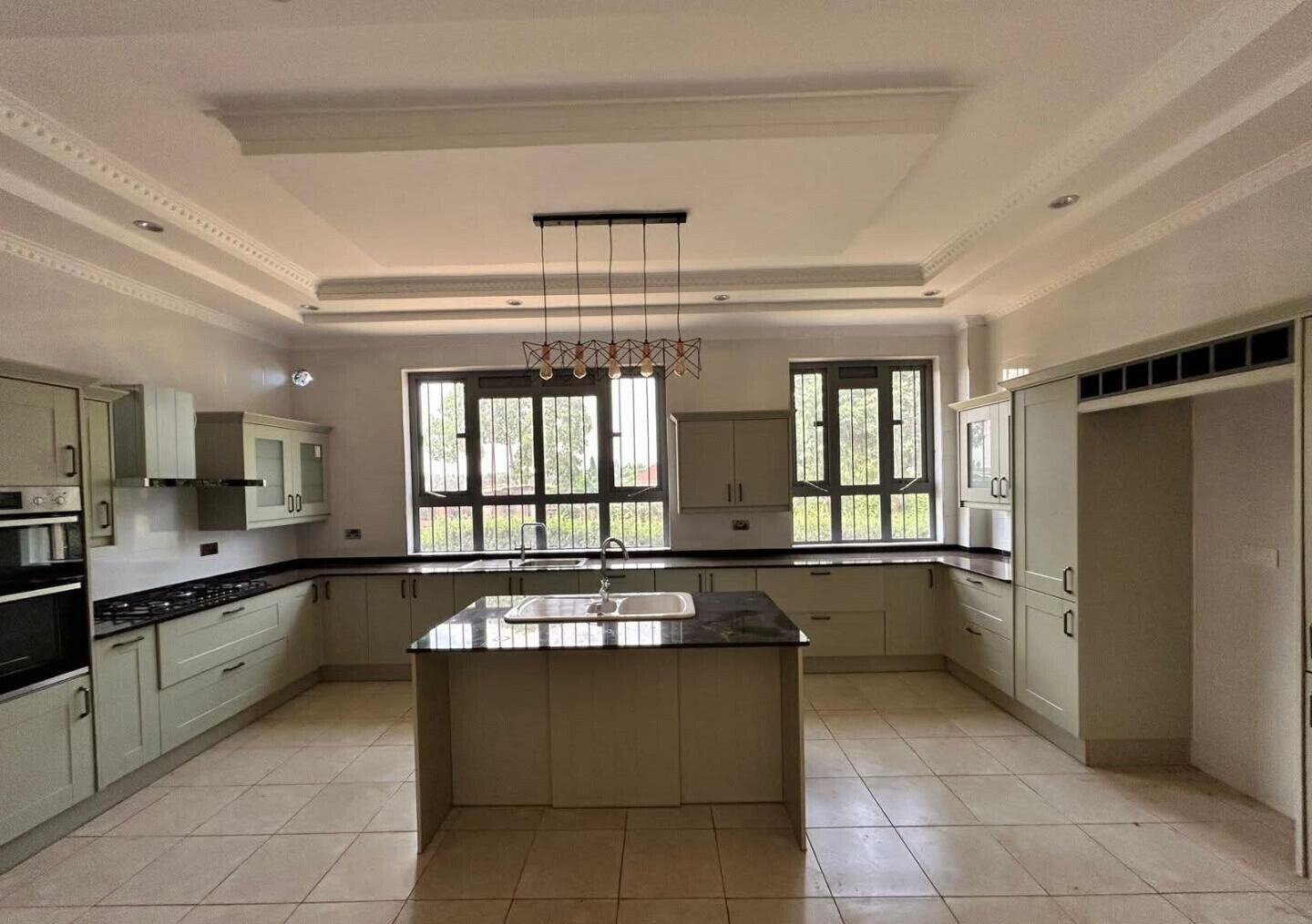 4BR All-Ensuite Townhouse with Guest Wing & Golf - Thika Greens