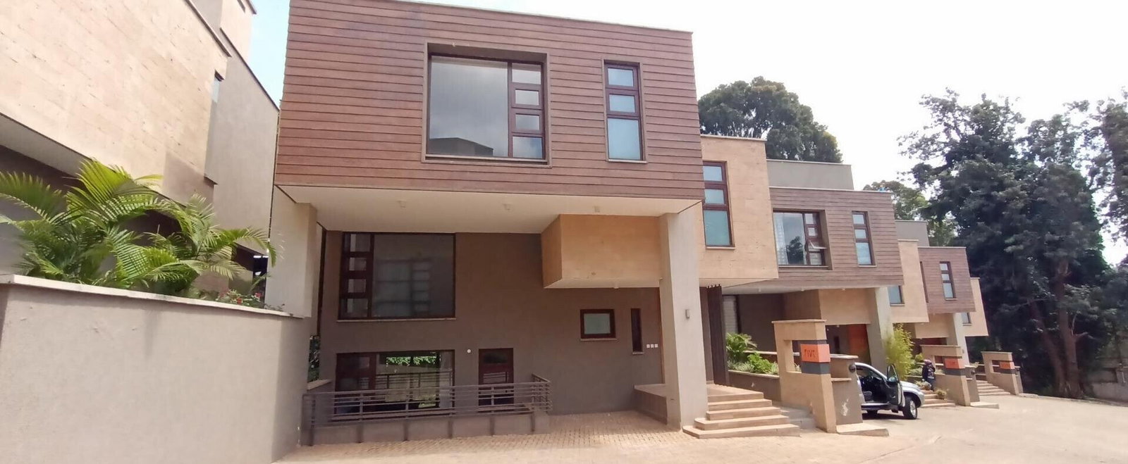 12-Unit Boutique Villa with Rooftop Terrace & Study - Lavington