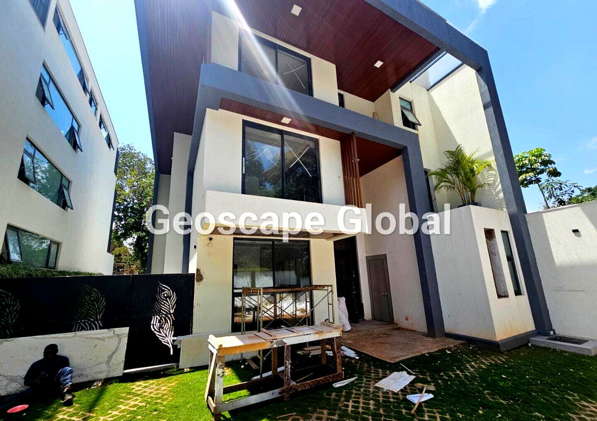 5-Ensuite Townhouse with Private Garden & DSQ - Lavington