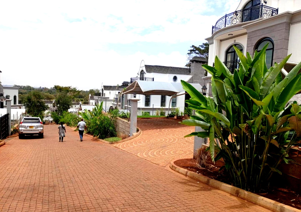 5-Ensuite Townhouse with Clubhouse & Pool - Loresho Gated Estate