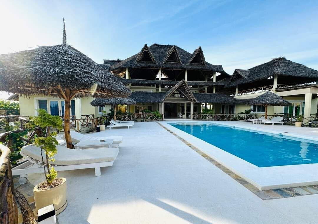 Ocean Zuri Villa: 8-Ensuite Townhouse with Pool – Watamu