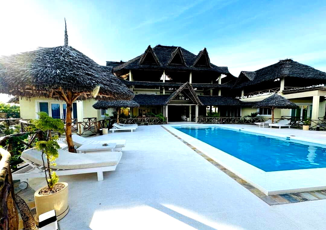 Ocean Zuri Villa: 8-Ensuite Townhouse with Pool – Watamu