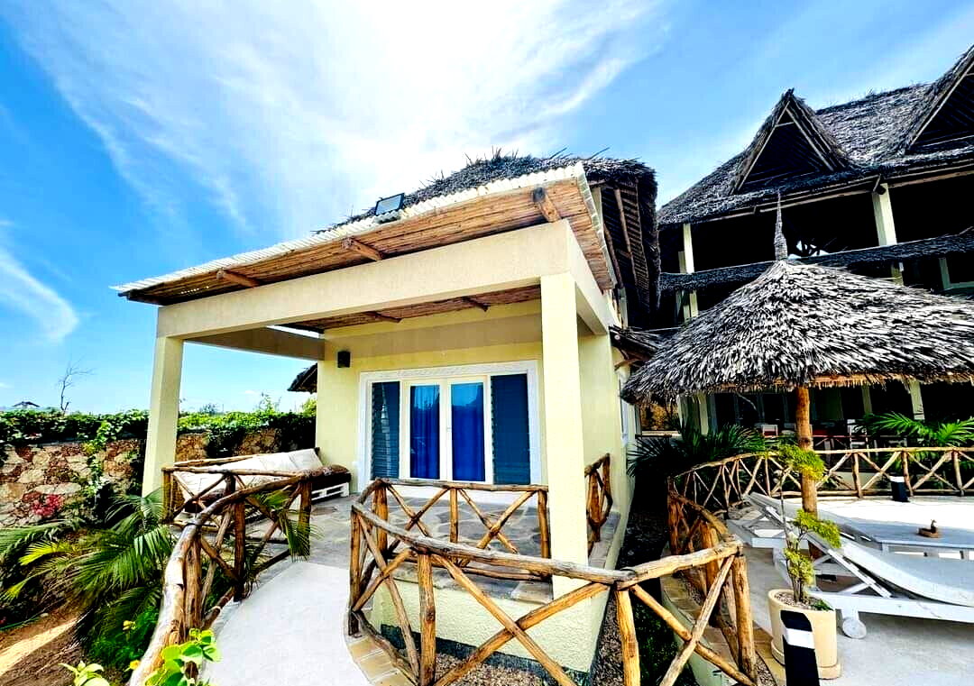 Ocean Zuri Villa: 8-Ensuite Townhouse with Pool – Watamu