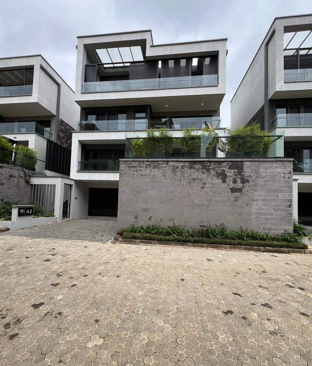 4BR Townhouse with Private Pool & Gym - Lavington