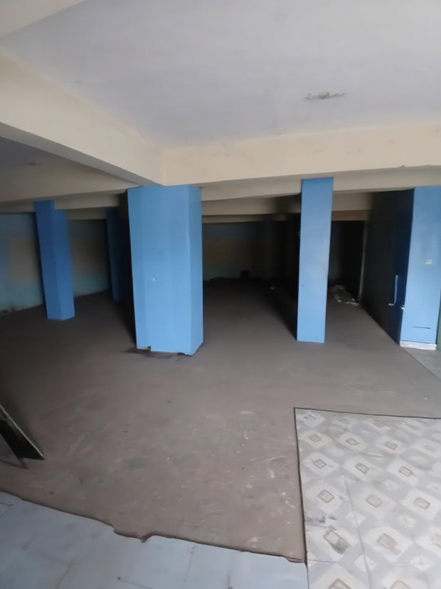 Shop to 1800sqft at Donholm in a Busy Location