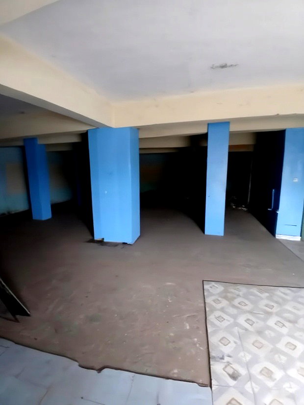 Shop to 1800sqft at Donholm in a Busy Location