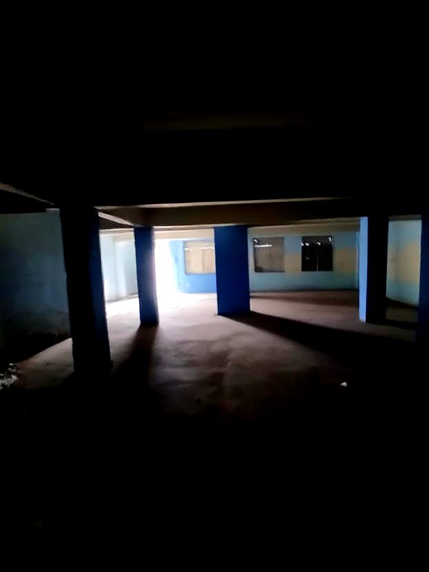 Shop to 1800sqft at Donholm in a Busy Location