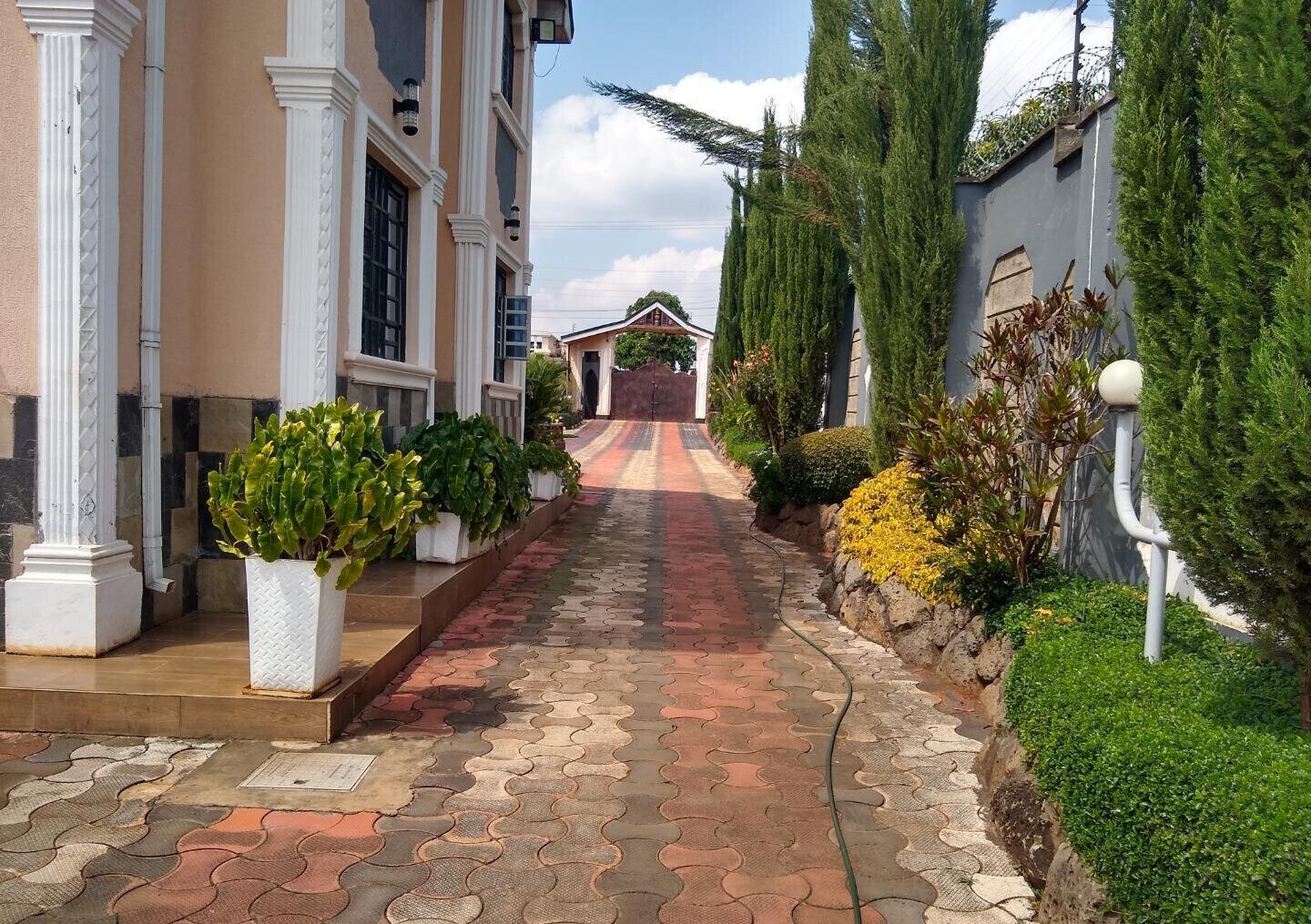 Half Acre 5BR Haven at KSh 500K