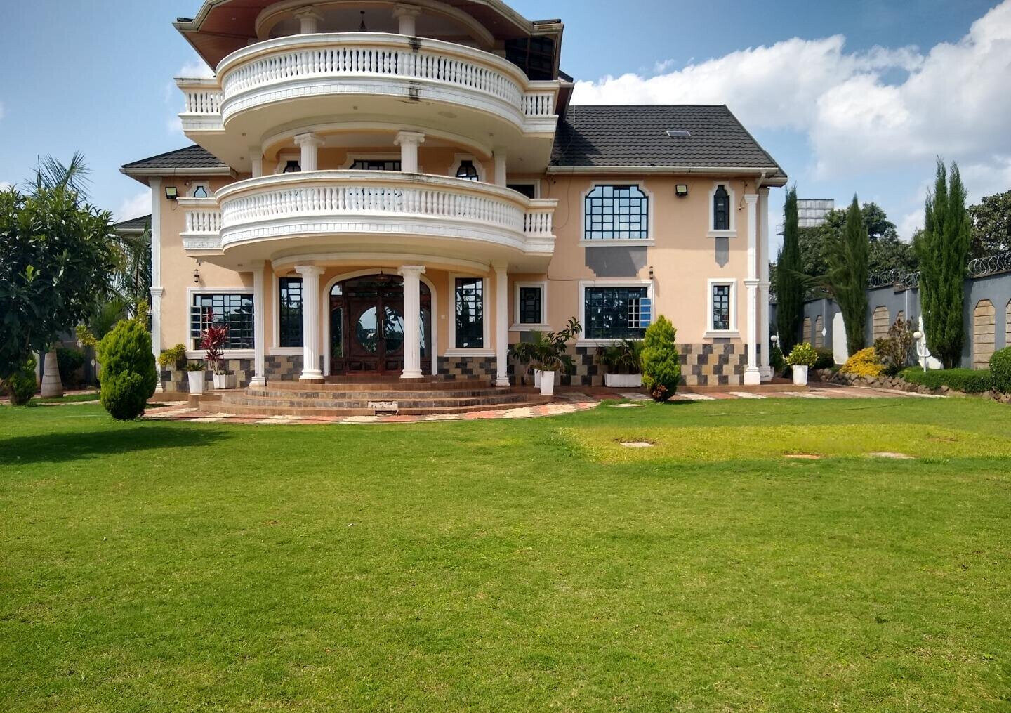 Half Acre 5BR Haven at KSh 500K