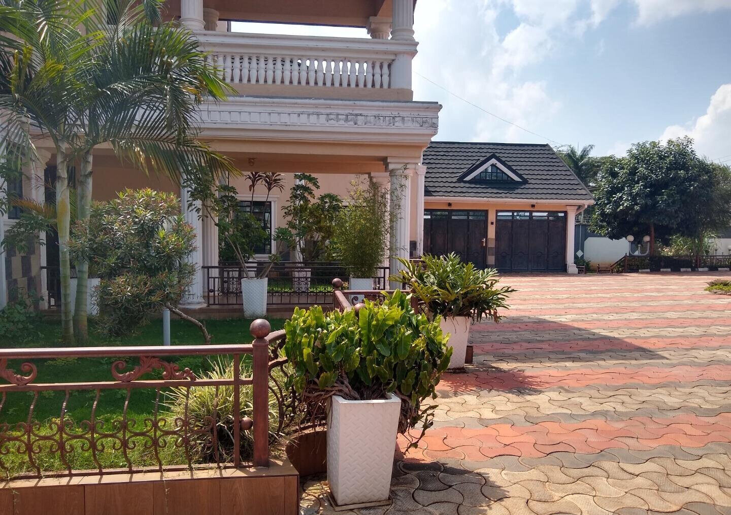 Half Acre 5BR Haven at KSh 500K