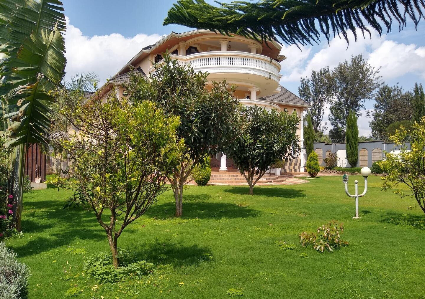 Half Acre 5BR Haven at KSh 500K