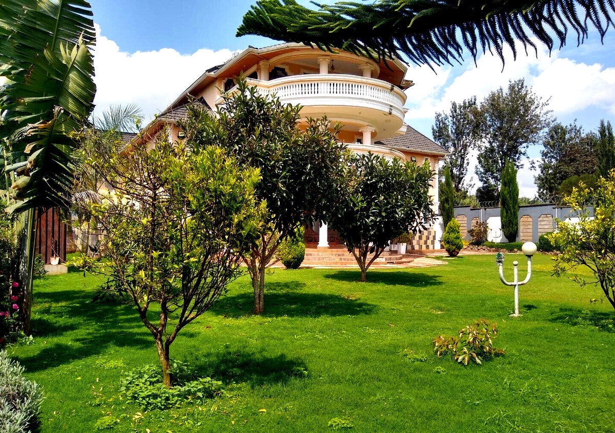 Half Acre 5BR Haven at KSh 500K